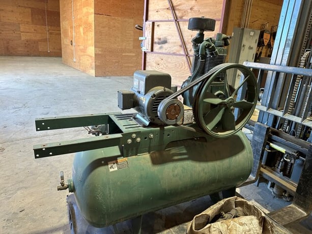 Champion #HR315-GCC, Air Compressor, 3 HP, good condition - Image 2