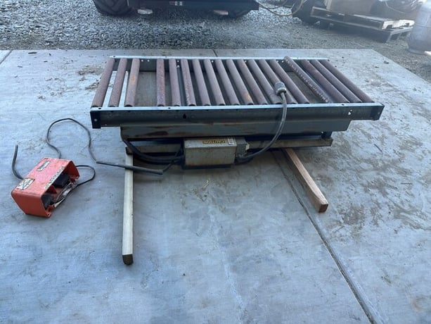 2000 lb. Scissor Lift, Good Condition - Image 1