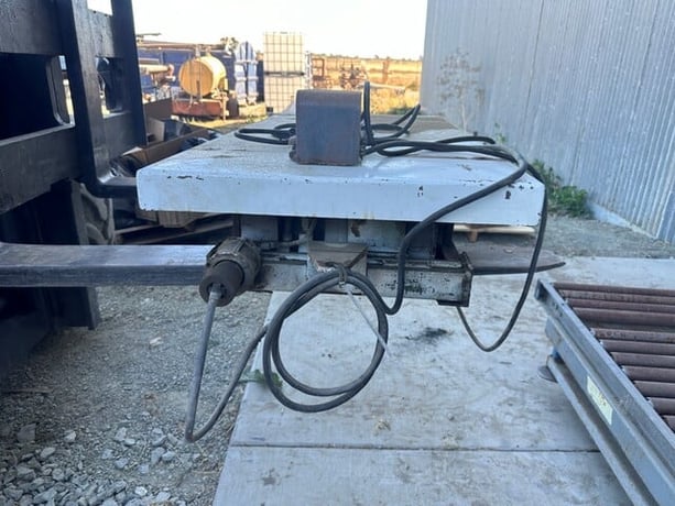 2000 lb. Scissor Lift Table, Good Condition - Image 2