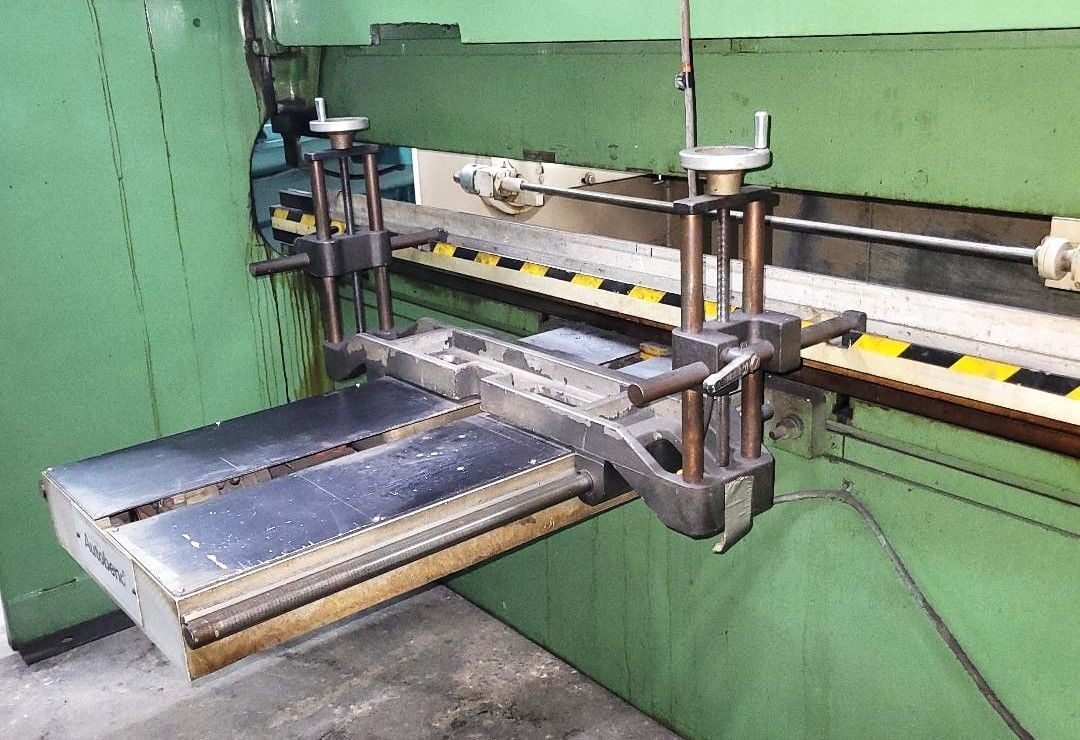 135 Ton, Cincinnati #Series-5, press brake, 8' overall, 78" between housing, 3" stroke, 8" throat, 10 HP - Image 3