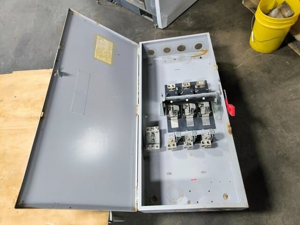 600 Amp. General Electric, TH4326, Safety Disconnect Switch, 3 Pole 240 VAC 250 Volts - Image 1