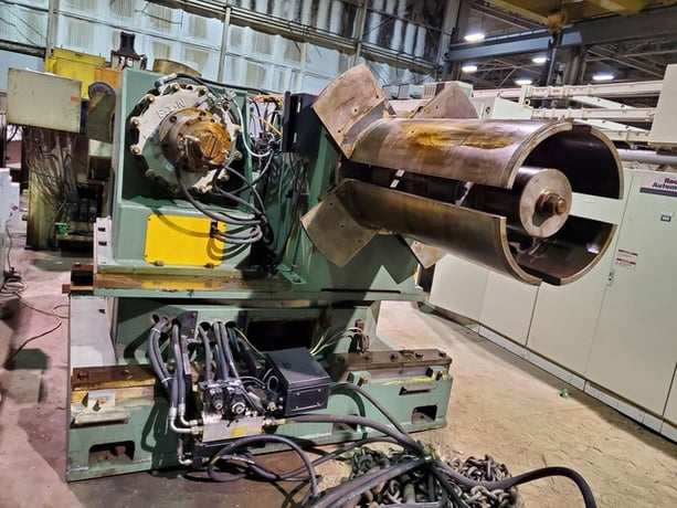 30000-40000 lb. Roehlen Industries, Double Mandrel Uncoiler/Reel, 41.5" Mandrel face, 18"-21.5" ID, 9" - Image 1