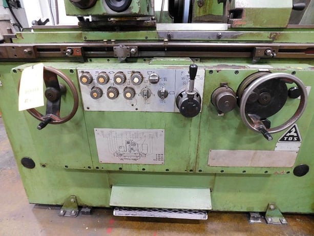 11" x 25" Tos Hostivar, universal cylindrical grinder, 16" x 1.5" x 5" wheel, automatic infeed, hydraulic - Image 2