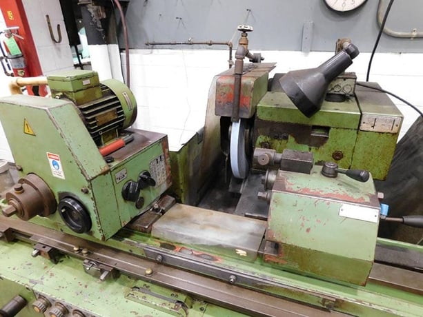 11" x 25" Tos Hostivar, universal cylindrical grinder, 16" x 1.5" x 5" wheel, automatic infeed, hydraulic - Image 3