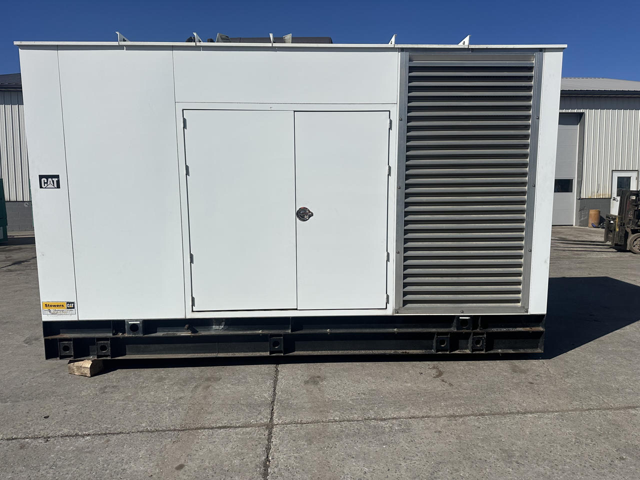 240 KW Caterpillar #3406, Natrual gas or propane generator set, with enclosure, 277/480 Volts, 1095 hours - Image 1