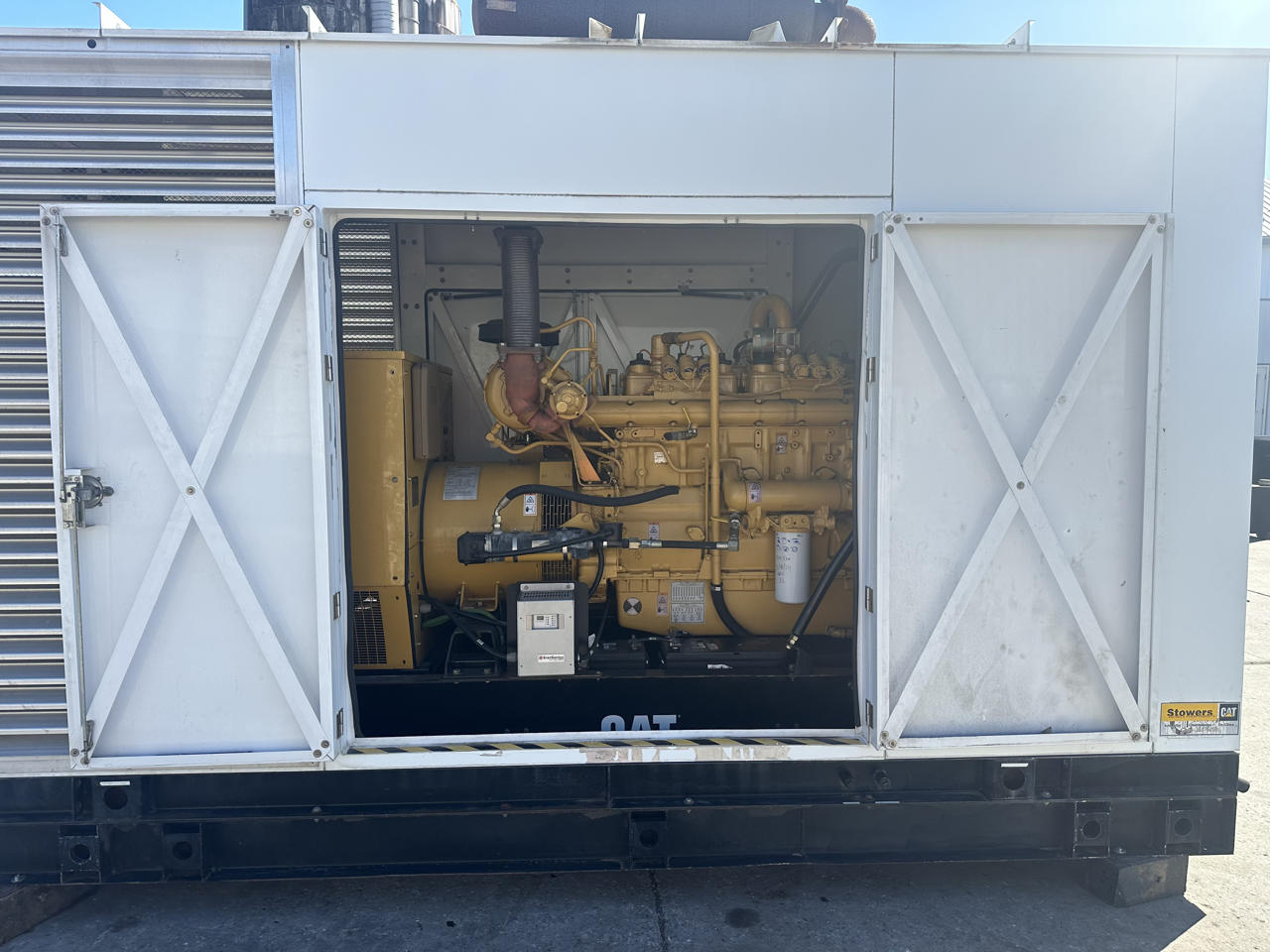240 KW Caterpillar #3406, Natrual gas or propane generator set, with enclosure, 277/480 Volts, 1095 hours - Image 10