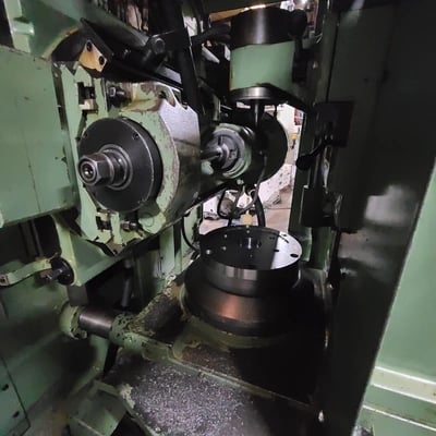 WMW #ZFWZ-250/4, gear hobber, 10" dia., 4 NDP, 5.75" hob diameter, 2-cut, crowning, excellent, 1984 - Image 4