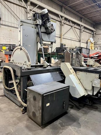 30" x 25" Hyd-Mech #V-25APC-120, automatic vertical bandsaw, tilt frame, 62' powered conveyor, 75-350 FPM - Image 5