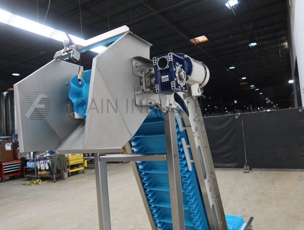 Ghazarian Welding Inc, incline/cleated feeder, 18" x 110" food grade conveyor belt, 3" cleat height, 30" L @ - Image 2