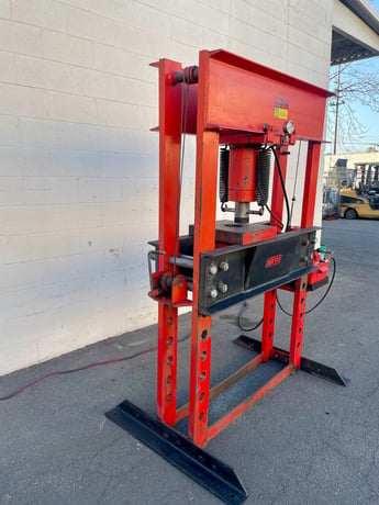 110 Ton, Norco #78110A, H-frame Hydraulic Shop Press, 9" bed rail, 10.25"ram travel - Image 3