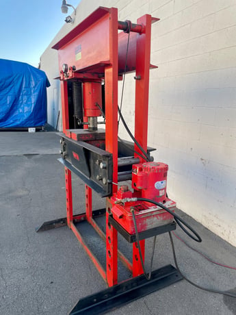 110 Ton, Norco #78110A, H-frame Hydraulic Shop Press, 9" bed rail, 10.25"ram travel - Image 5
