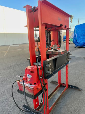 110 Ton, Norco #78110A, H-frame Hydraulic Shop Press, 9" bed rail, 10.25"ram travel - Image 6