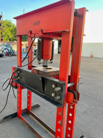 110 Ton, Norco #78110A, H-frame Hydraulic Shop Press, 9" bed rail, 10.25"ram travel - Image 7