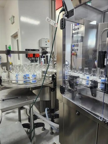 Newmapak #Babybloc, Monoblock rinser, filler & capper, 1700 BPH, conveyor, 2021 - Image 5