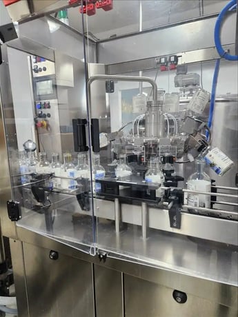 Newmapak #Babybloc, Monoblock rinser, filler & capper, 1700 BPH, conveyor, 2021 - Image 6