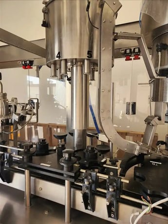 Newmapak #Babybloc, Monoblock rinser, filler & capper, 1700 BPH, conveyor, 2021 - Image 10