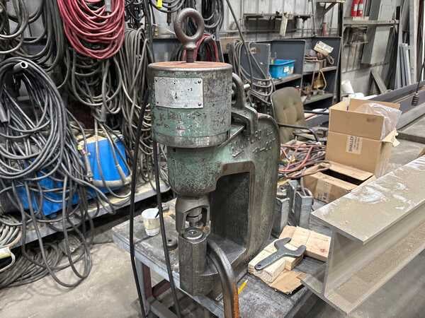 50 Ton, Rockford #751-007, hydraulic C-frame flange punch & pump, 1-3/8" stroke, 6-1/4" throat, 10 HP - Image 1