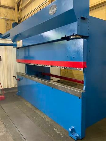 200 Ton, Atlantic #HDE200-12, hydraulic press brake, 12' overall, 124" between housing, 7.8" stroke, 11.8" - Image 2