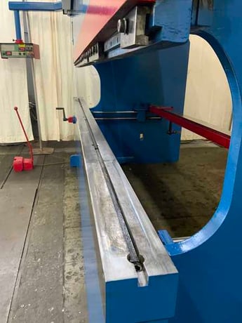 200 Ton, Atlantic #HDE200-12, hydraulic press brake, 12' overall, 124" between housing, 7.8" stroke, 11.8" - Image 7