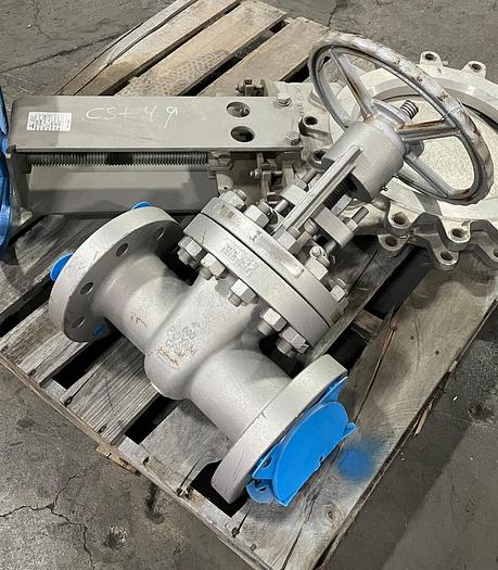 4" Valve #3004426, rating 600 CF8M manual operation, new spare - Image 1