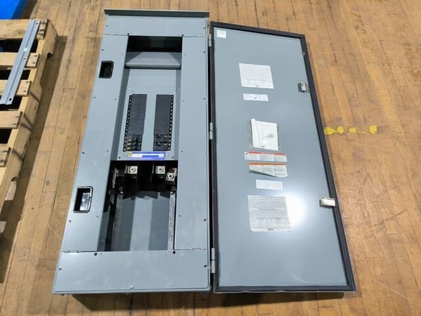 400 Amp. Square D, NQ30L4C, NQ Panelboard, 480 Volts AC 48 VDC 1 Phase 3 Wire 30 Space 3R - Image 1