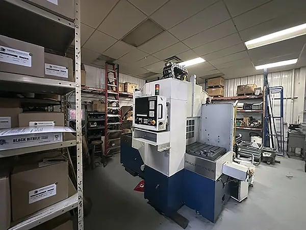 Milltronics #TT24, CNC vertical mill, 24 automatic tool changer, 23" X, 25" Y, 20" Z, 10000 RPM, #40, 22" - Image 1