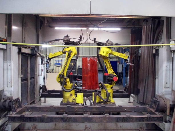 Genesis, Versa 2G, Weld Cell, Fanuc ArcMate 120i, Lincoln Powerwave, 120" auxiliary axis tables, R-J3 - Image 3