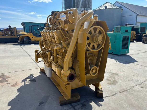 Caterpillar #3512B, industrial engine take out of generator set, 750 hours, 2000 - Image 3