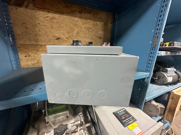 30 Amp. Square D, fusible disconnect with motor starter contactor, 600 Volts, low hours - Image 2