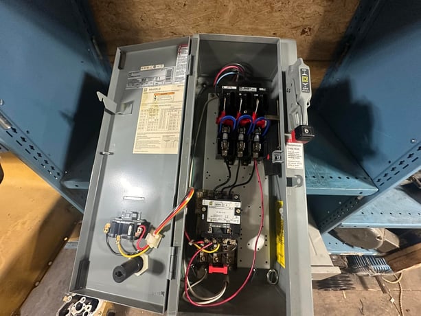 30 Amp. Square D, fusible disconnect with motor starter contactor, 600 Volts, low hours - Image 6