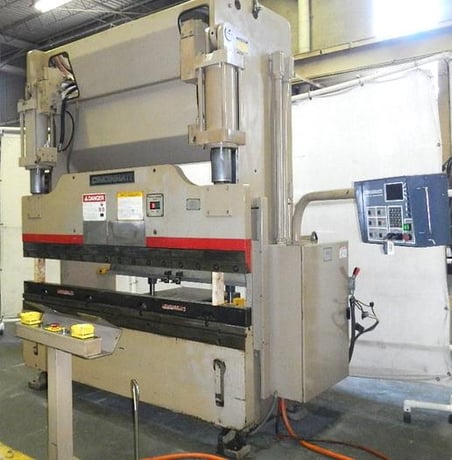 90 Ton, Cincinnati #90CBX6, CNC hydraulic press brake, 8' overall, 72" between housing, 14" stroke, 7" - Image 3