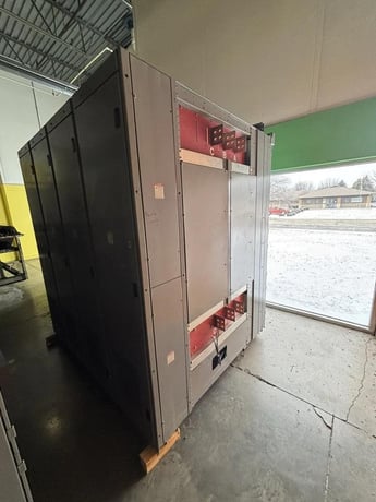 Square D, 1600 Amp, 2200 Volts, 700 Volts, 50 KA Delta Wye Main Breaker, 2006 - Image 9
