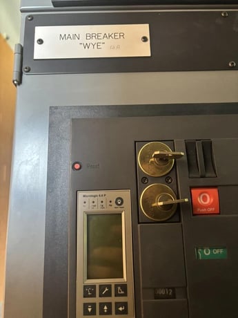 Square D, 1600 Amp, 2200 Volts, 700 Volts, 50 KA Delta Wye Main Breaker, 2006 - Image 6