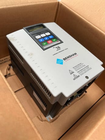 15 HP Benshaw, RSI-015-SG-4B, Variable Frequency Drive, 440-480 Volts, 3 phase, 25 A - Image 4