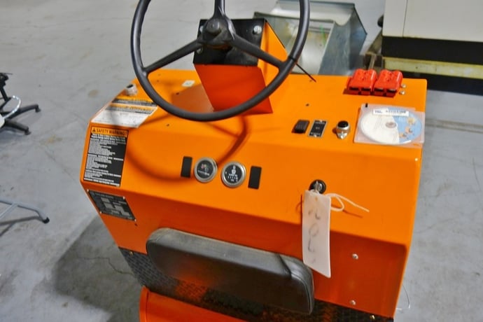 Taylor Dunn #EO-D-34-51, electric tugger cart, 2008 - Image 2