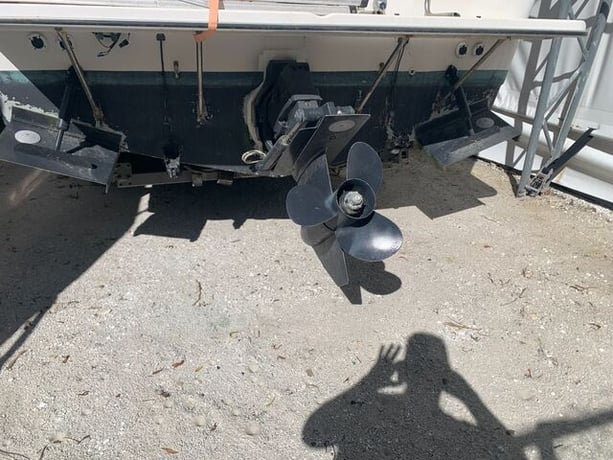 Cabin Cruiser & Trailer, 1993 Bayliner 2859 Classic 28' length, 9' beam, cabin cruiser & 1993 Calkins - Image 3
