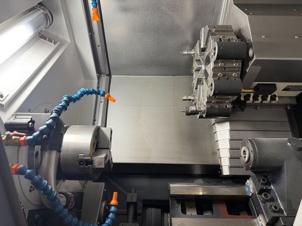Akira-Seiki #SL-20, CNC lathe, Mi-645 Control, 17.7" swing, 6" chuck, 1.7" bar, chip conveyor, 2019 - Image 5