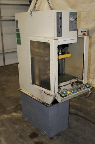 15 Ton, Greenerd #HPB-15, hydraulic press, 8" stroke, 13.5" daylight, 9" throat, 18" x11"bed, 33 gallon - Image 2