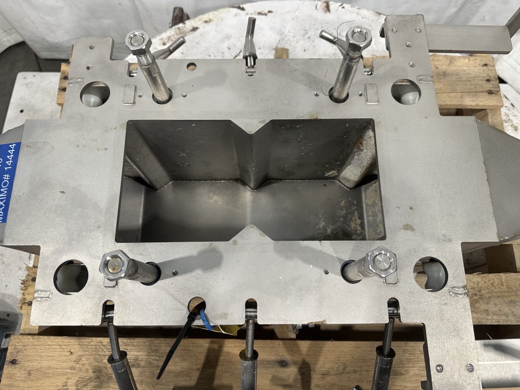 IMI #24-MA-710, Magnet Housing for Pneumatic Conveying, Stainless Steel, No Magnets Installed, 4" diameter - Image 8