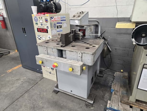 11 Ton, Bentec #BT-1000, Hydraulic Press, 12" stroke, V-block, die table, w/ dies, 2007 - Image 3