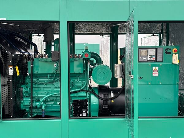300 KW Cummins #C300N6, Natural gas / propane generator, sound attenuated enclosure, 277/480 Volts, new - Image 6