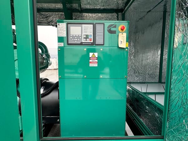 300 KW Cummins #C300N6, Natural gas / propane generator, sound attenuated enclosure, 277/480 Volts, new - Image 8