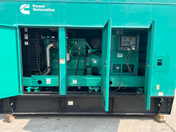 400 KW Cummins, Onan #DFEH-7211649, diesel generator set, enclosed, base fuel tank, 277/480 Volts, Tier 2 - Image 9