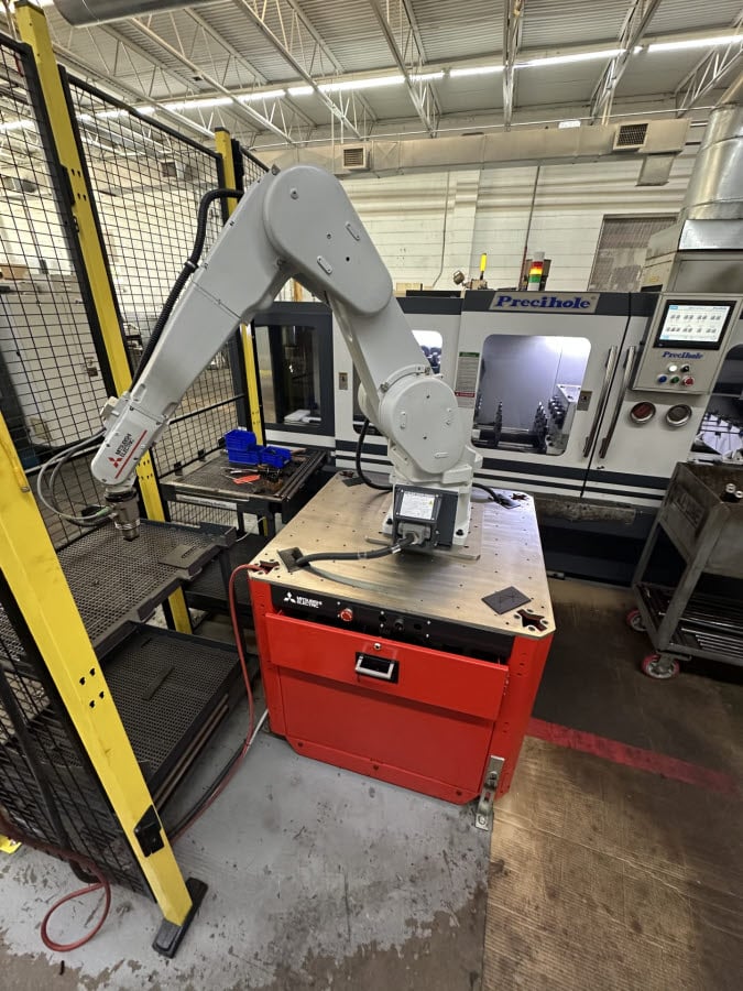 Mitsubishi, RV-7FRLL-D, 6-Axis industrial robot, CR800 Control, 7 Kg, long arm type, stand alone type, 2017 - Image 1