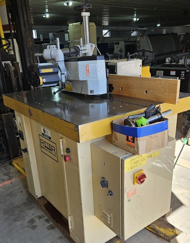 Ritter #R1175, very hevy duty shaper & 4-wheel feeder, 7.5 HP, 48" x 38" table area, 2 spindles, 2005 - Image 2