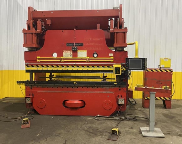 230 Ton, Cincinnati #230-8AS, hydraulic CNC press brake, 10' overall, 102" between housing, 10" stroke, 17" - Image 1