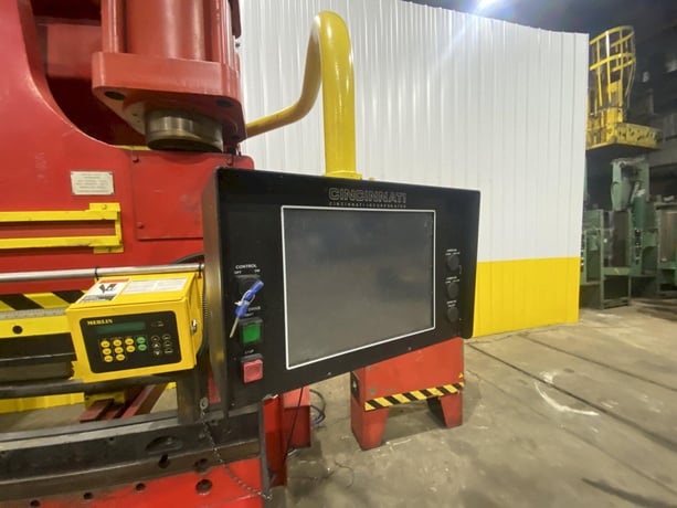 230 Ton, Cincinnati #230-8AS, hydraulic CNC press brake, 10' overall, 102" between housing, 10" stroke, 17" - Image 6