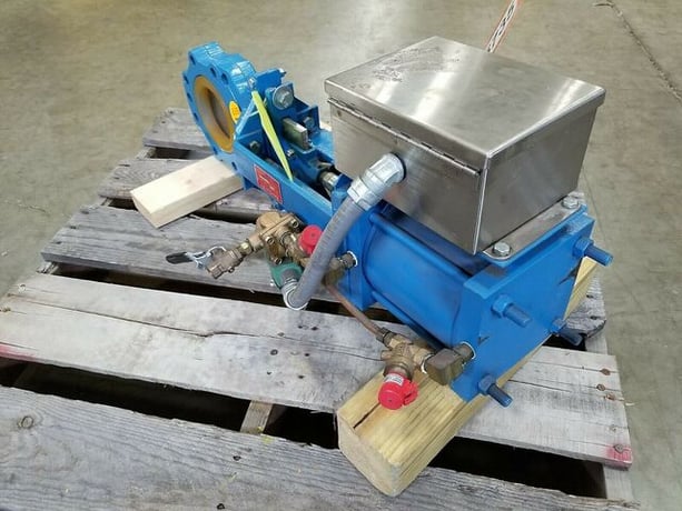 4" Newcon, Knife Gate Valve, Automated, Threaded Lug, 150 psi @ 200 F - Image 5