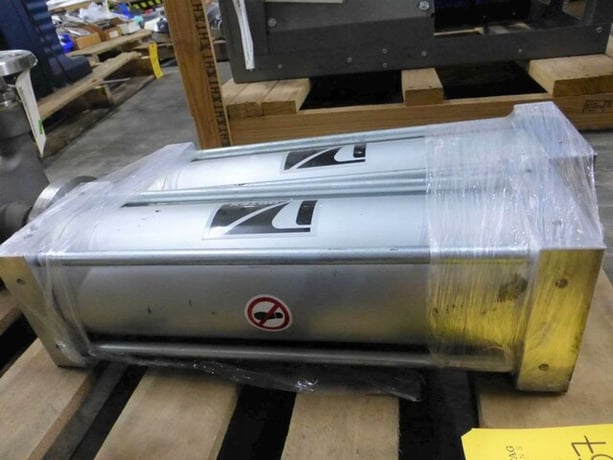 Salina Vortex #DVC4.5X13-MG, Air Cylinder, Never Used - Image 3