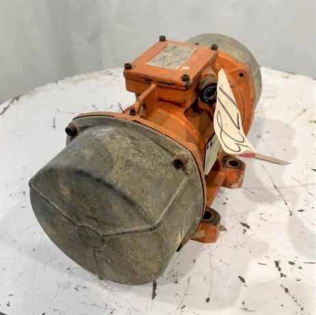 1.5 HP 1800 RPM Metalfab #230-460, Vibratory Motor, Carbon Steel, 3 Phase, 60 Hz, 3.4/1.7 Amps, 230/460 Volts - Image 3